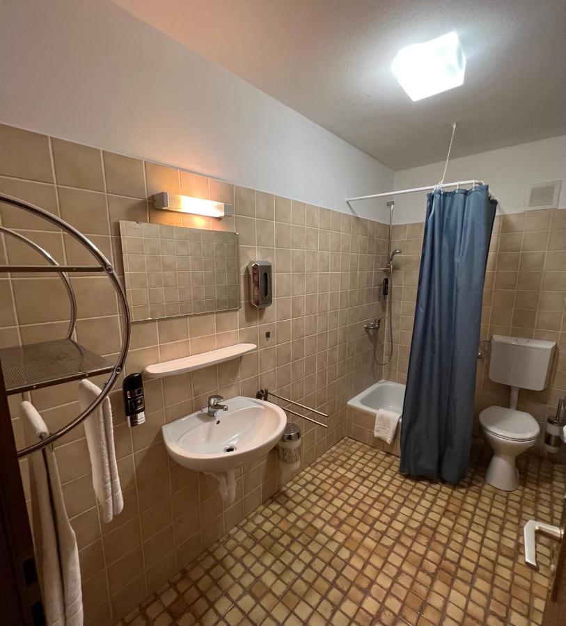 Hotel-Gasthof Deutschmeister Donauwörth Dış mekan fotoğraf